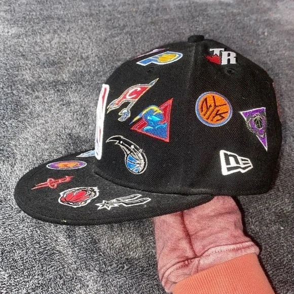 New Era 59Fifty NBA All Over Team Logos Black Hat Size 7 1/8‎